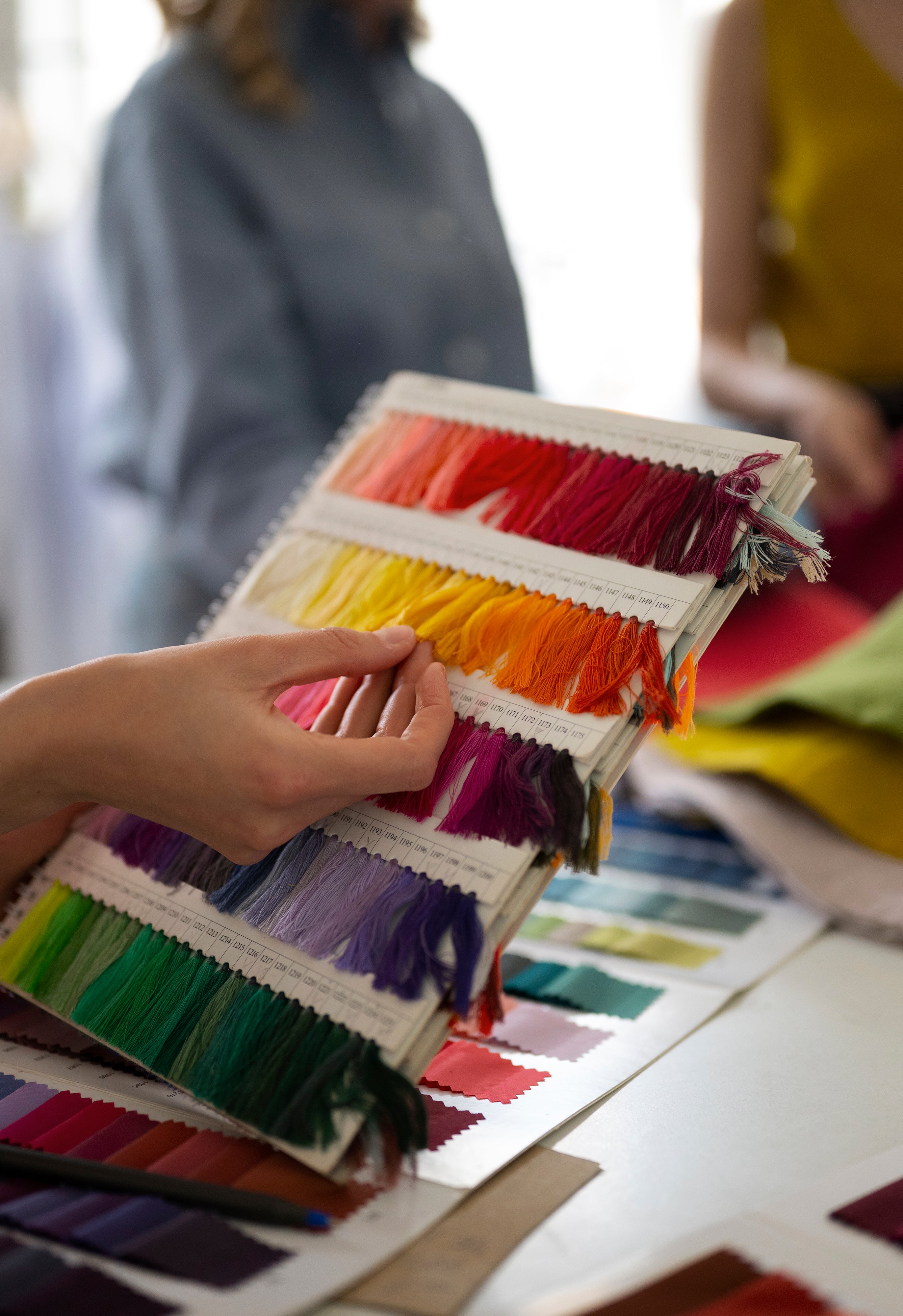 side-view-woman-with-color-palette.jpg